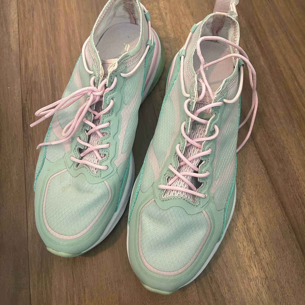 Fabletics sneakers only worn twice